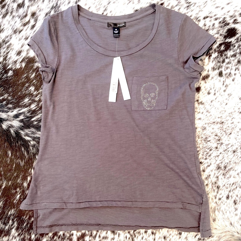 NWT💀Bloomingdale’s Aqua,  skull detail, soft tee, rhinestone chest pocket, XS!